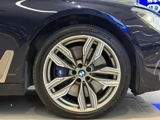 BMW 7 Series 2018 M760Li xDrive interior photo 17 BMW 7 Series 2018 M760Li xDrive interior photo 17
