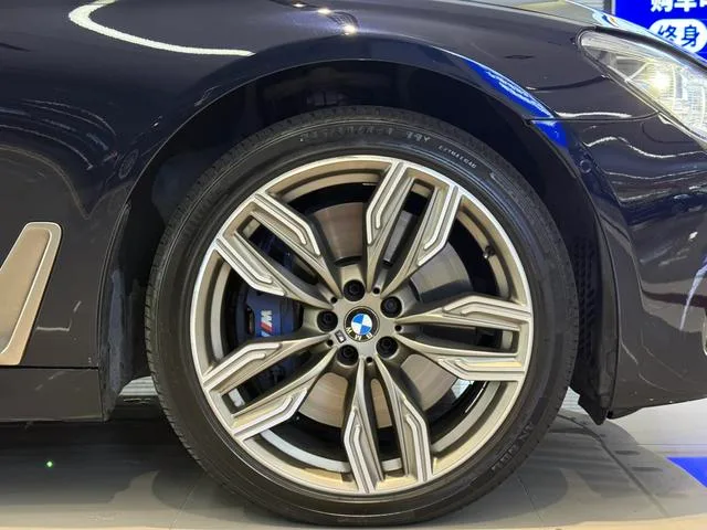 BMW 7 Series 2018 M760Li xDrive interior photo 17 BMW 7 Series 2018 M760Li xDrive interior photo 17