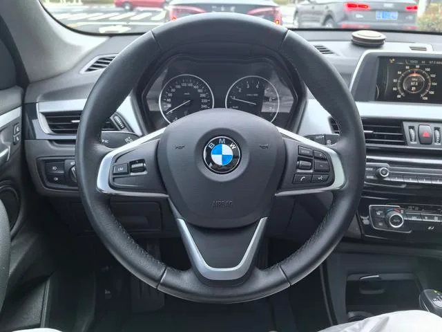 BMW X1 2016 sDrive18Li Fashionable exterior photo 6