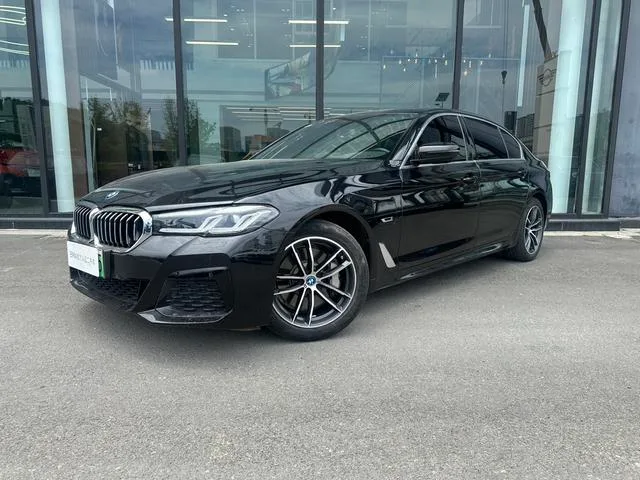 BMW 5 Series 2022 Deuxième lifting 535Le M Ensemble de sport extérieur photo 1 BMW 5 Series 2022 Deuxième lifting 535Le M Ensemble de sport extérieur photo 1