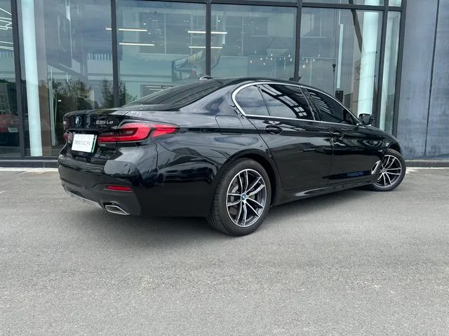 BMW 5 Series 2022 Deuxième lifting 535Le M Ensemble de sport extérieur photo 5 BMW 5 Series 2022 Deuxième lifting 535Le M Ensemble de sport extérieur photo 5