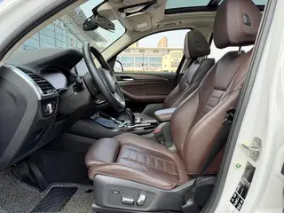 BMW X3 2021 xDrive28i Luxury Set interior photo 17