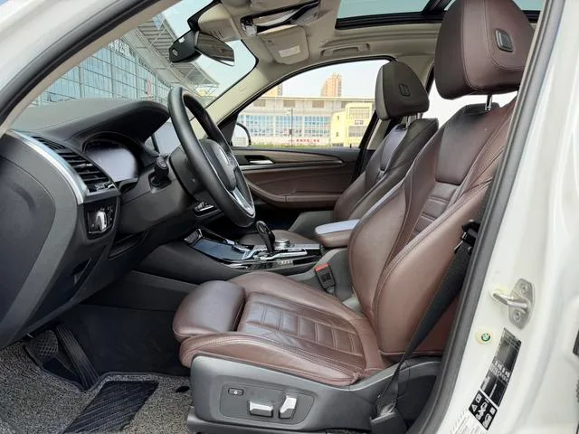 BMW X3 2021 xDrive28i Luxury Set interior photo 17