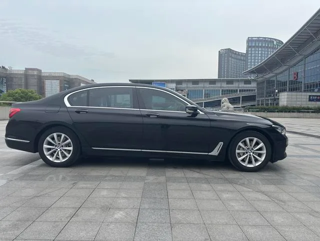 BMW 7 Series 2016 730Li Leading Type exterior photo 7