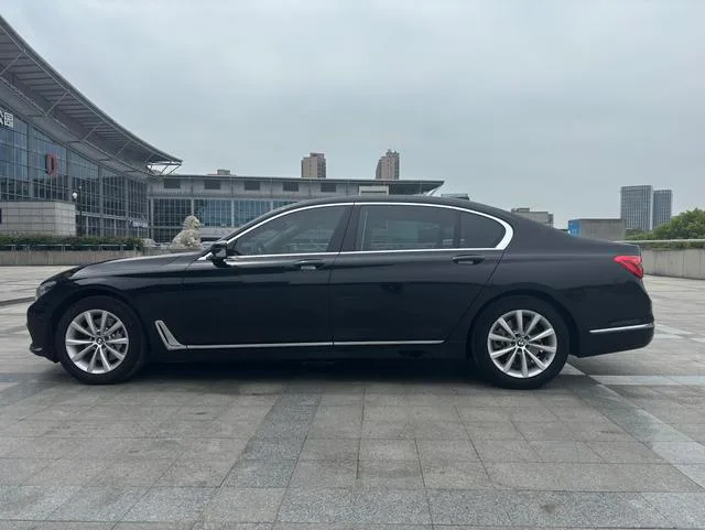 BMW 7 Series 2016 730Li Leading Type exterior photo 8