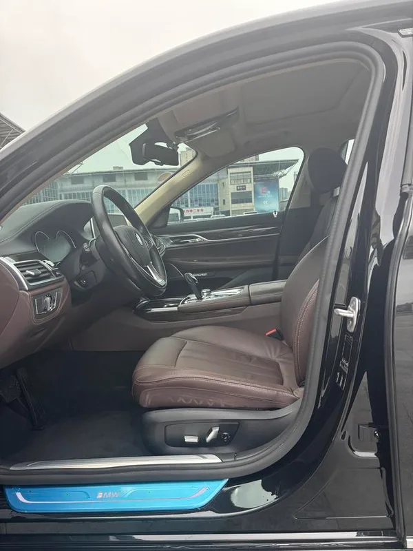 BMW 7 Series 2016 730Li Leading Type interior photo 15