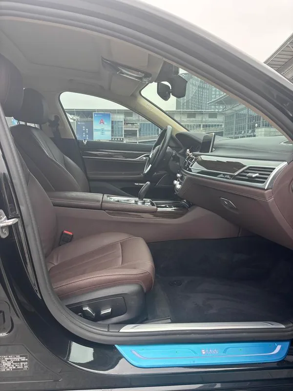 BMW 7 Series 2016 730Li Leading Type interior photo 17