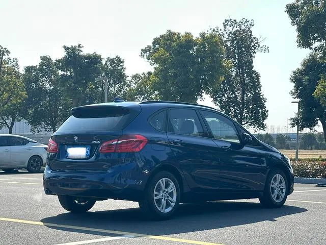 BMW 2 Series Touring 2016 218i Líder exterior foto 6 BMW 2 Series Touring 2016 218i Líder exterior foto 6