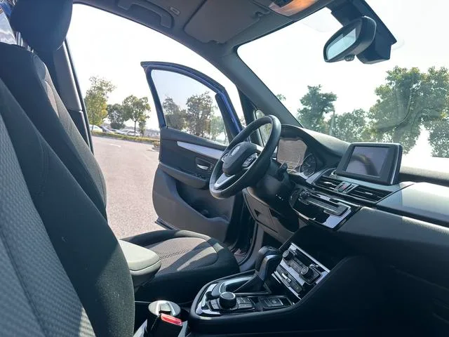 BMW 2 Series Touring 2016 218i Líder exterior foto 8 BMW 2 Series Touring 2016 218i Líder exterior foto 8