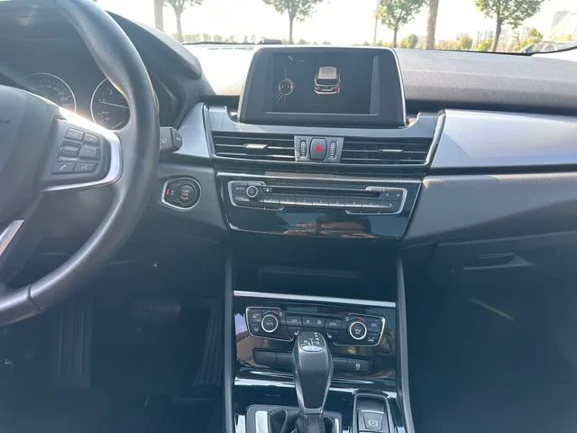 BMW 2 Series Touring 2016 218i Líder interior foto 14 BMW 2 Series Touring 2016 218i Líder interior foto 14