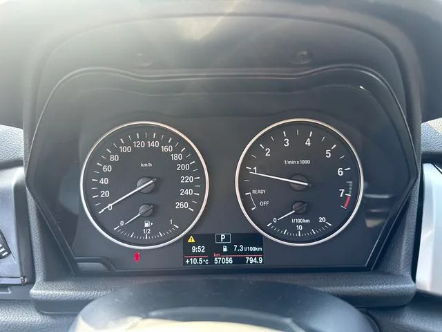 BMW 2 Series Touring 2016 218i Líder interior foto 15 BMW 2 Series Touring 2016 218i Líder interior foto 15