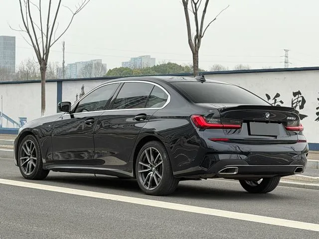 BMW 3 Series 2021 325Li M Conjunto deportivo exterior foto 4 BMW 3 Series 2021 325Li M Conjunto deportivo exterior foto 4