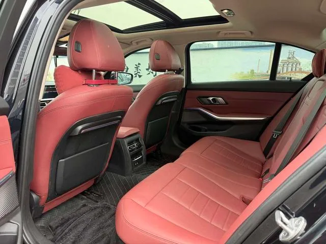 BMW 3 Series 2021 325Li M Conjunto deportivo interior foto 13 BMW 3 Series 2021 325Li M Conjunto deportivo interior foto 13