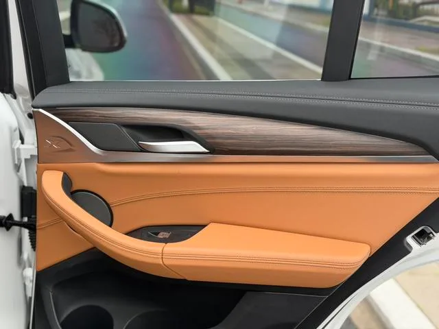 BMW X3 2019 xDrive28i Luxury Set interior photo 17 BMW X3 2019 xDrive28i Luxury Set interior photo 17