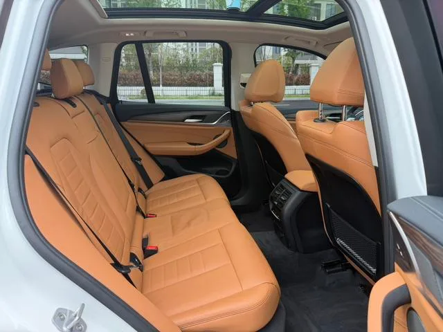 BMW X3 2019 xDrive28i Luxury Set interior photo 18 BMW X3 2019 xDrive28i Luxury Set interior photo 18
