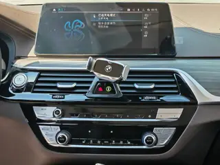 BMW 5 Series 2020 530Le Traje de lujo interior foto 14