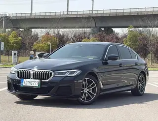 BMW 5 Series 2022 Segundo cambio 535Le M Conjunto deportivo