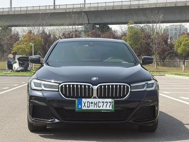 BMW 5 Series 2022 Segundo cambio 535Le M Conjunto deportivo exterior foto 3