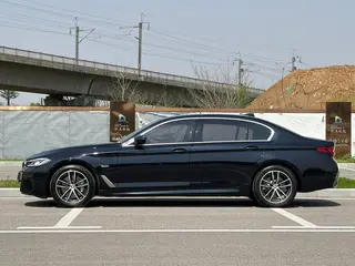 BMW 5 Series 2022 Segundo cambio 535Le M Conjunto deportivo exterior foto 4