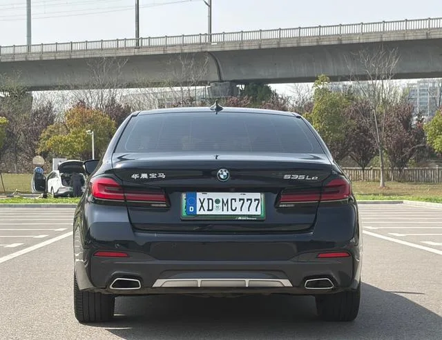 BMW 5 Series 2022 Segundo cambio 535Le M Conjunto deportivo exterior foto 6