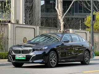 BMW i5 2025 eDrive40L M Sports suit
