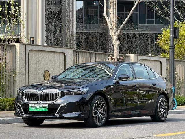 BMW i5 2025 eDrive40L M Sports suit exterior photo 1 BMW i5 2025 eDrive40L M Sports suit exterior photo 1