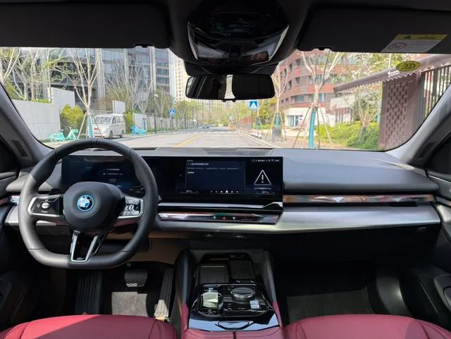 BMW i5 2025 eDrive40L M Sports suit exterior photo 2 BMW i5 2025 eDrive40L M Sports suit exterior photo 2