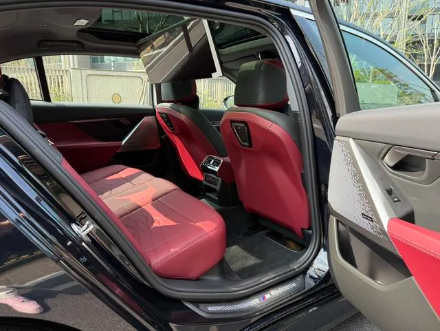 BMW i5 2025 eDrive40L M Sports suit exterior photo 8 BMW i5 2025 eDrive40L M Sports suit exterior photo 8