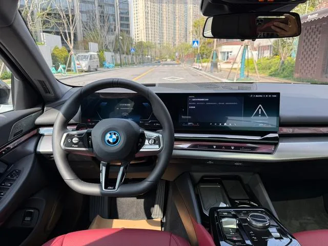 BMW i5 2025 eDrive40L M Sports suit interior photo 9 BMW i5 2025 eDrive40L M Sports suit interior photo 9