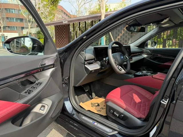 BMW i5 2025 eDrive40L M Sports suit interior photo 15 BMW i5 2025 eDrive40L M Sports suit interior photo 15