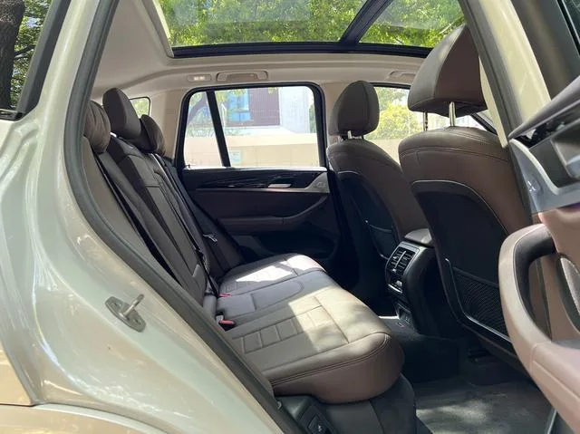BMW X3 2021 xDrive25i M Sports suit interior photo 10