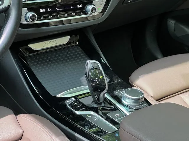 BMW X3 2021 xDrive25i M Sports suit interior photo 15
