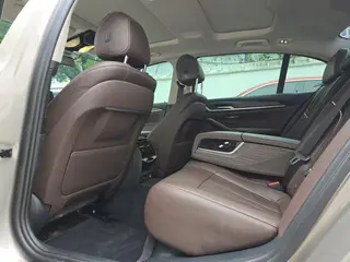 BMW 5 Series 2019 530Le Traje de lujo exterior foto 5