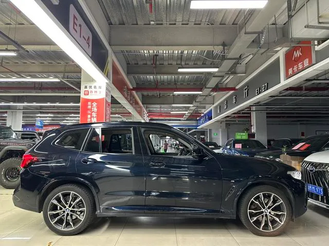 BMW X3 2023 xDrive30i Premium Class M Obsidian Night Suit exterior photo 7