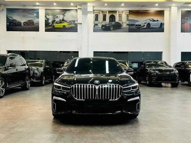 BMW 7 Series 2019 740Li xDrive Administrative M Sports suit exterior photo 2