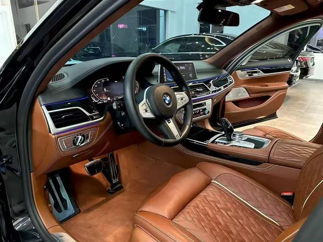 BMW 7 Series 2019 740Li xDrive Administrative M Sports suit exterior photo 4