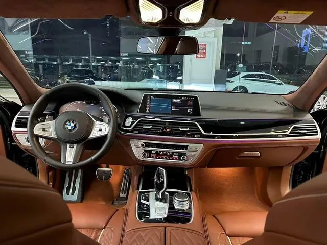 BMW 7 Series 2019 740Li xDrive Administrative M Sports suit interior photo 6