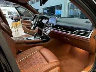 BMW 7 Series 2019 740Li xDrive Administrative M Sports suit interior photo 7