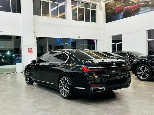 BMW 7 Series 2019 740Li xDrive Administrative M Sports suit interior photo 9