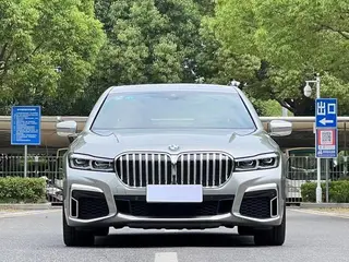 BMW 7 Series 2019 740Li Leading Type M Sports suit exterior photo 2