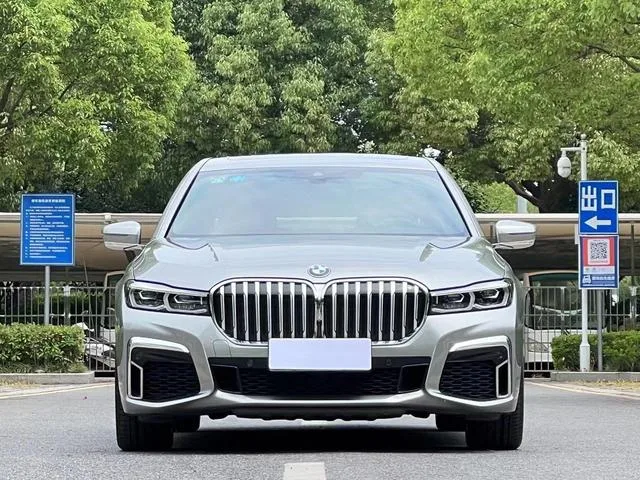 BMW 7 Series 2019 740Li Leading Type M Sports suit exterior photo 2