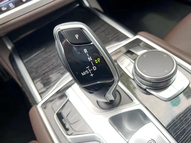 BMW 7 Series 2019 740Li Leading Type M Sports suit exterior photo 5