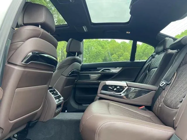 BMW 7 Series 2019 740Li Leading Type M Sports suit interior photo 6