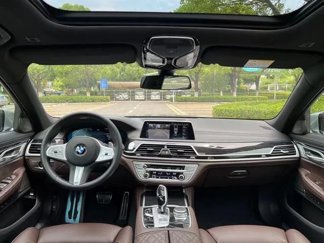 BMW 7 Series 2019 740Li Leading Type M Sports suit interior photo 7