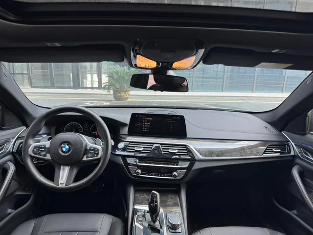 BMW 5 Series 2019 530Li Líder M Conjunto deportivo exterior foto 3 BMW 5 Series 2019 530Li Líder M Conjunto deportivo exterior foto 3