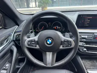 BMW 5 Series 2019 530Li Líder M Conjunto deportivo exterior foto 4 BMW 5 Series 2019 530Li Líder M Conjunto deportivo exterior foto 4
