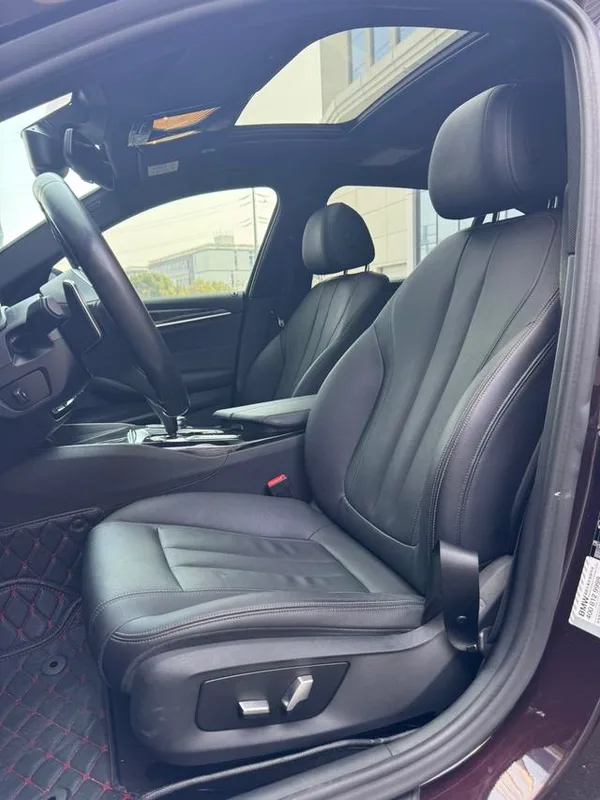 BMW 5 Series 2019 530Li Líder M Conjunto deportivo interior foto 6 BMW 5 Series 2019 530Li Líder M Conjunto deportivo interior foto 6