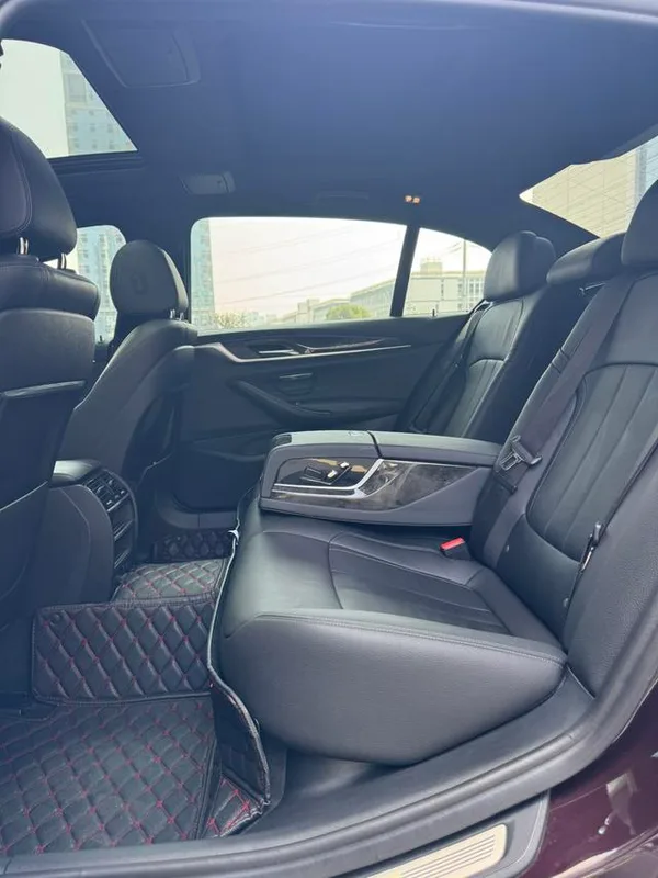 BMW 5 Series 2019 530Li Líder M Conjunto deportivo interior foto 7 BMW 5 Series 2019 530Li Líder M Conjunto deportivo interior foto 7