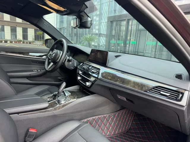 BMW 5 Series 2019 530Li Líder M Conjunto deportivo interior foto 9 BMW 5 Series 2019 530Li Líder M Conjunto deportivo interior foto 9