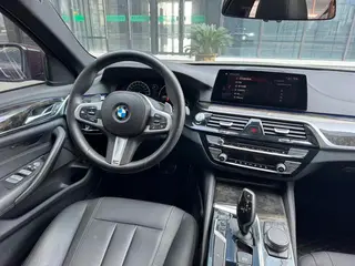 BMW 5 Series 2019 530Li Líder M Conjunto deportivo interior foto 10 BMW 5 Series 2019 530Li Líder M Conjunto deportivo interior foto 10